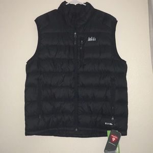 Men’s black Rei puffer vest. New with tags.